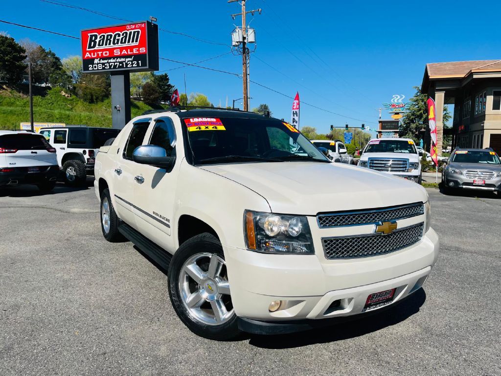 2013 - CHEVROLET - AVALANCHE - $18,995