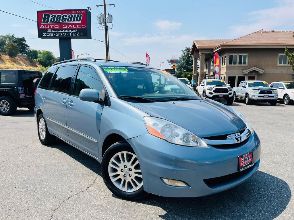 2007 - TOYOTA - SIENNA - $8,995