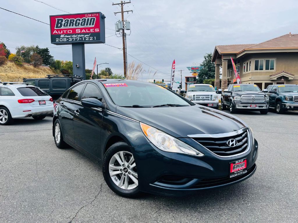 2012 - HYUNDAI - SONATA - $8,995