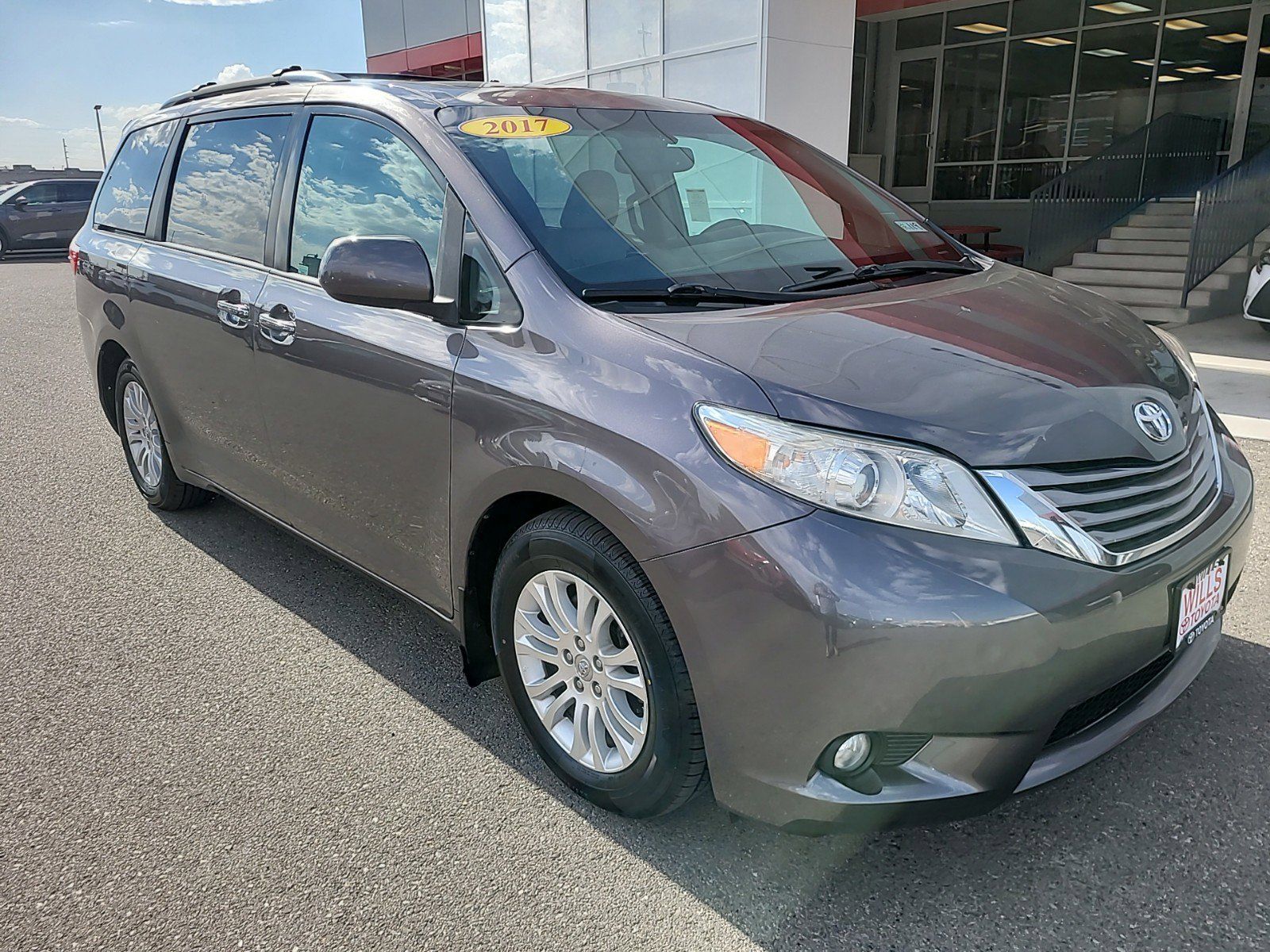 2017 - Toyota - Sienna - $20,497