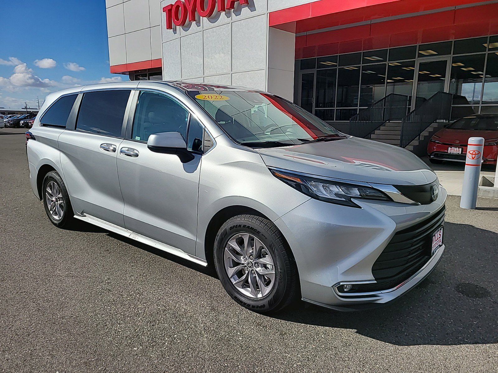 2022 - Toyota - Sienna - $38,995