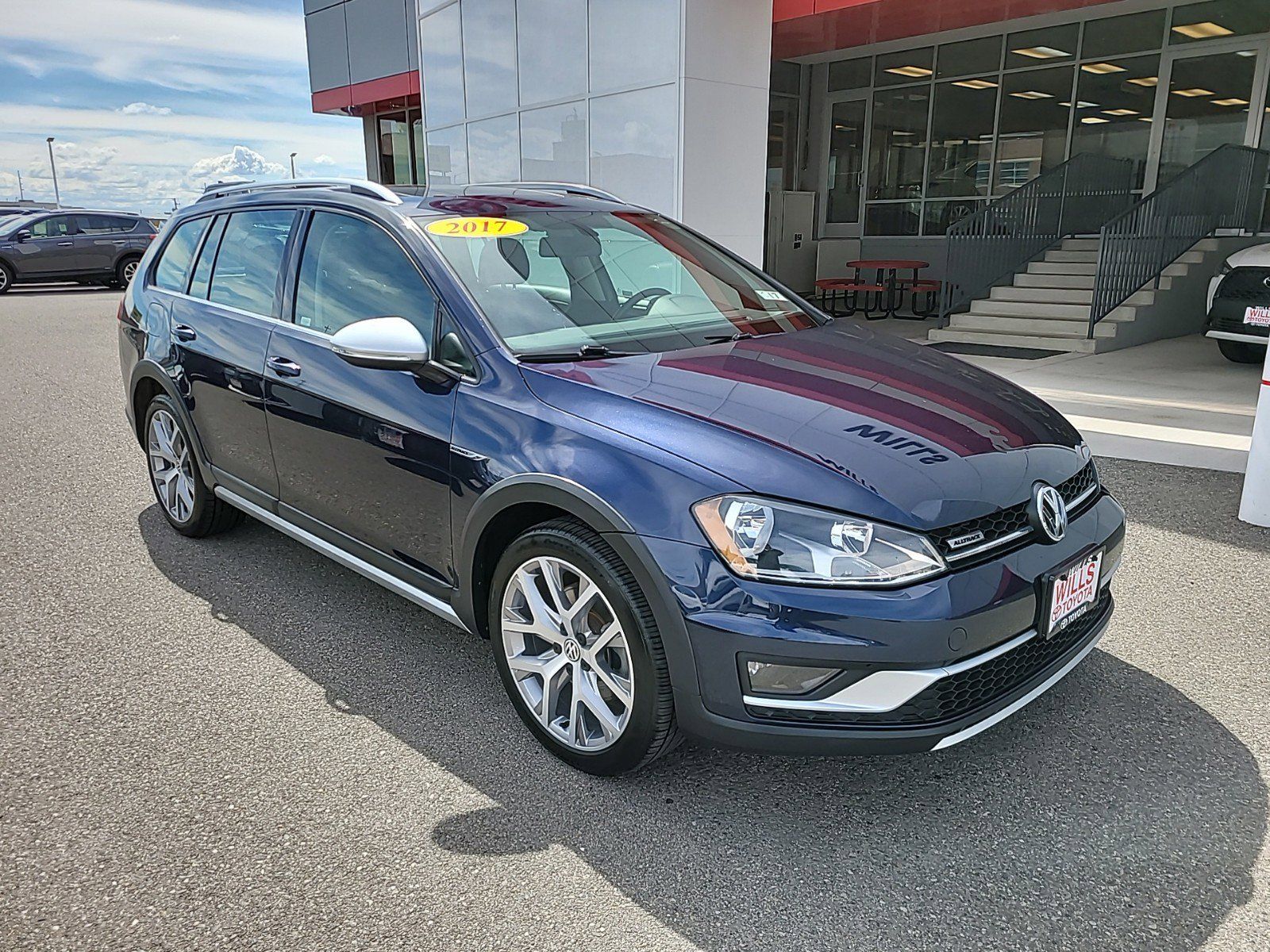 2017 - Volkswagen - Golf Alltrack - $15,897