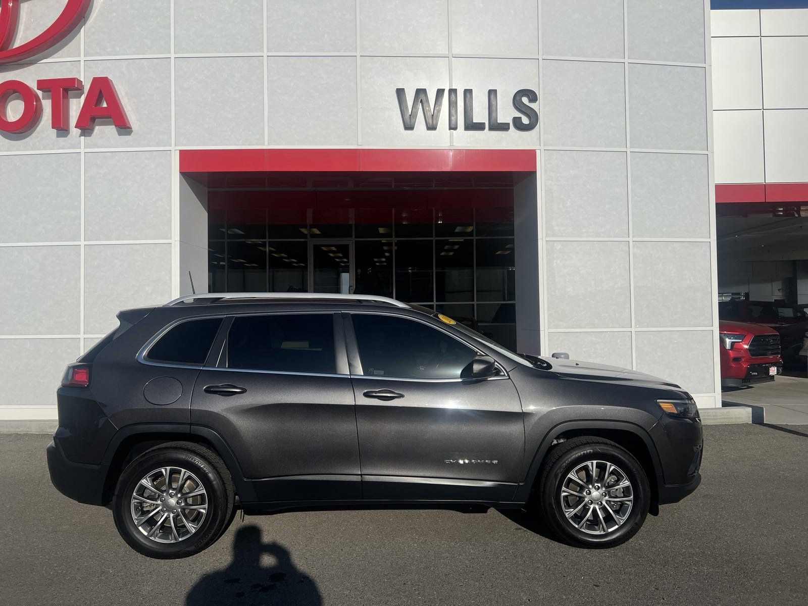 2019 - Jeep - Cherokee - $18,690