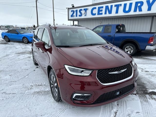 2021 - Chrysler - Pacifica - $25,672