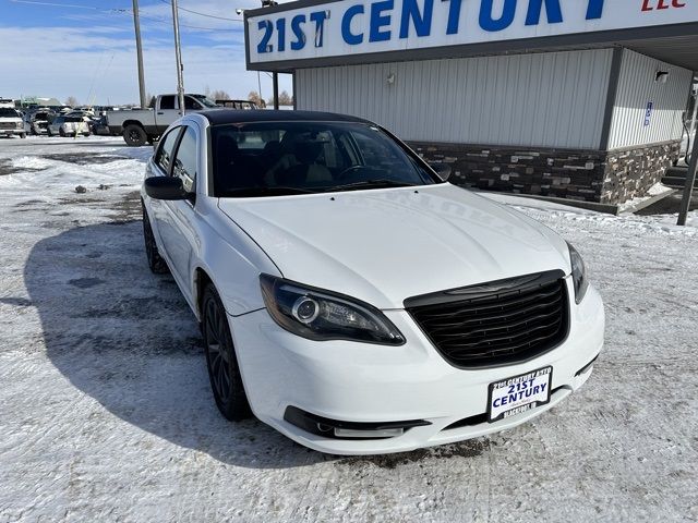 2013 - Chrysler - 200 - $9,444