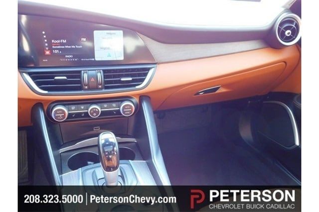 pictures_dealer_com-p-petersonchevrolet-1852-848370a176d10f670b6f68f969f449cf__jpg